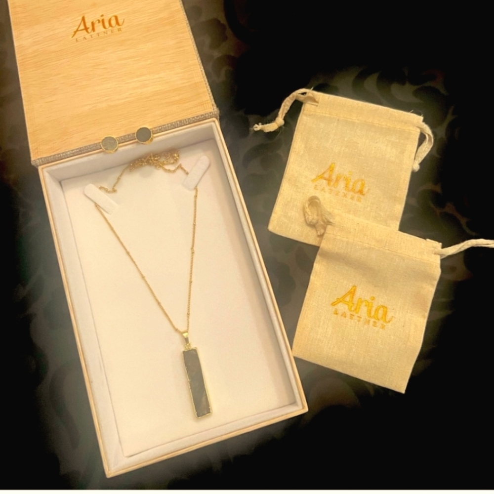 NWT Aria Lattner Yellow Gold Tone & Labradorite Pendant/Earrings Set